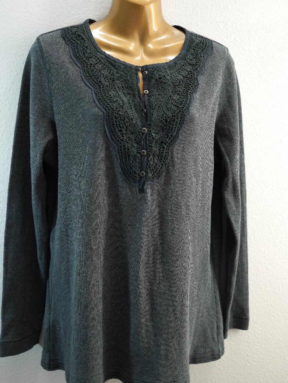 Eddie Bauer Gray Crochet Lace Accent Ribbed Top size XL